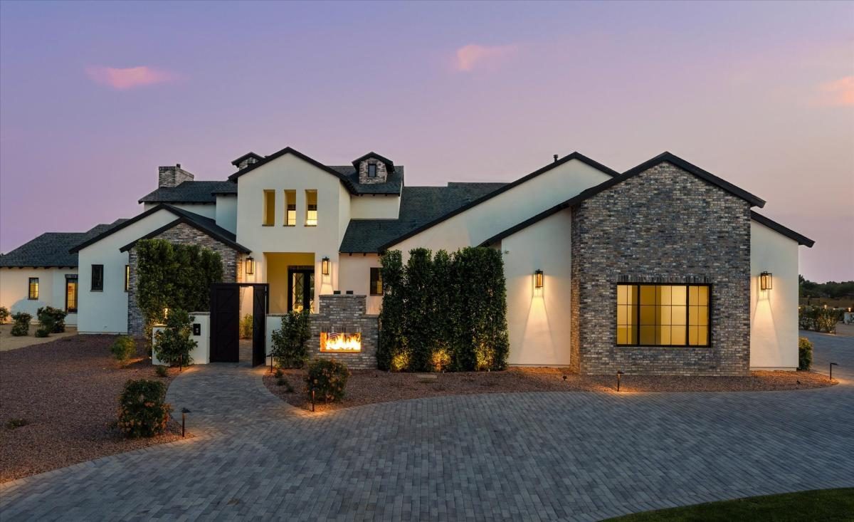 Modern farmhouse, front elevation, built by Bel Aire